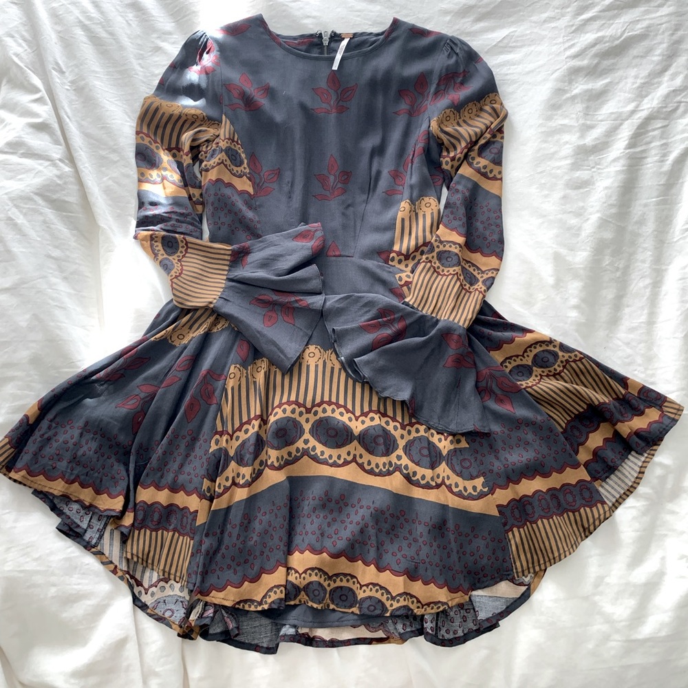 FREE PEOPLE bell-sleeve flowy mini dress slate grey/maroon/gold size 2